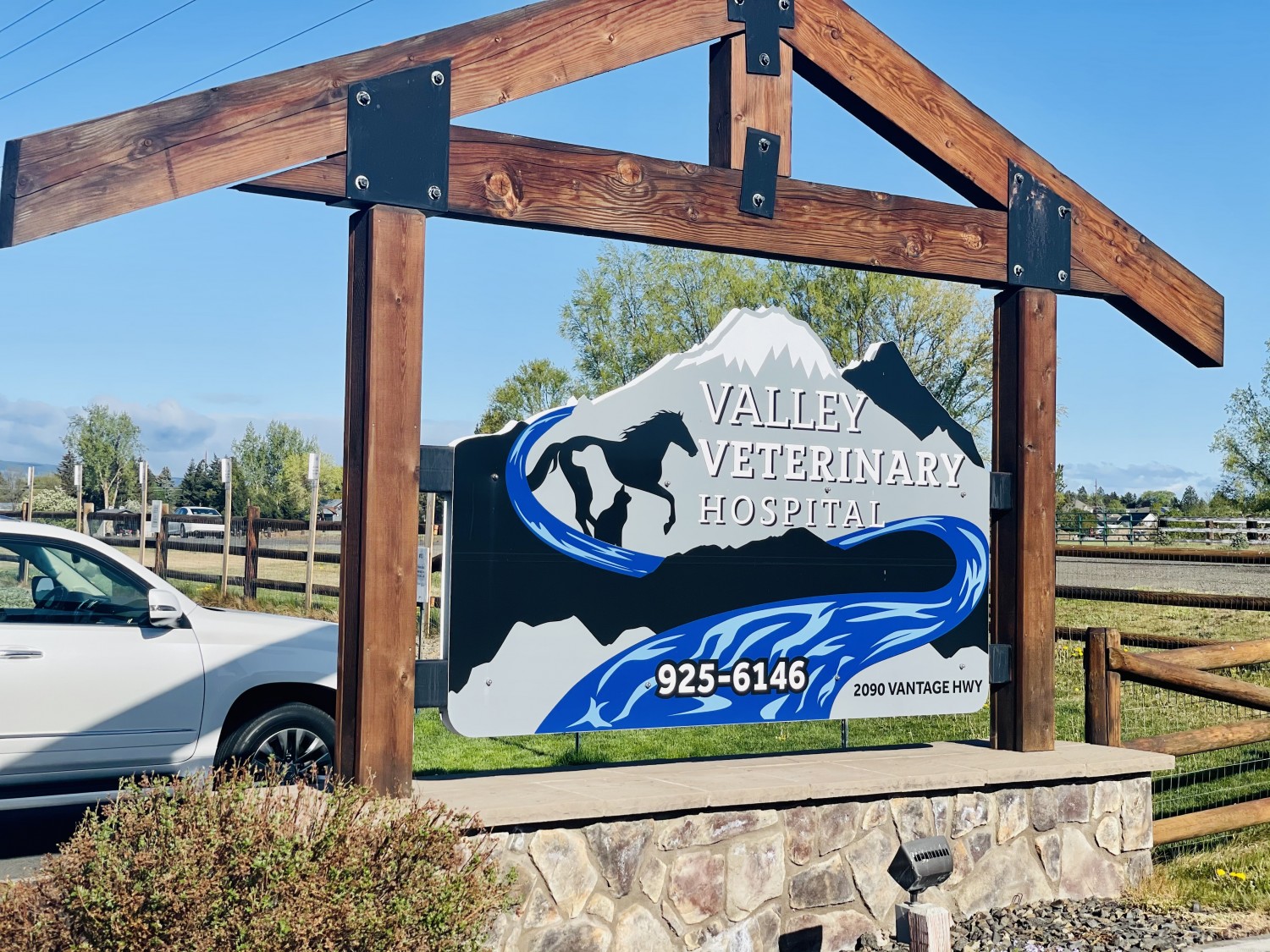 Valley Veterinary Hospital Sign